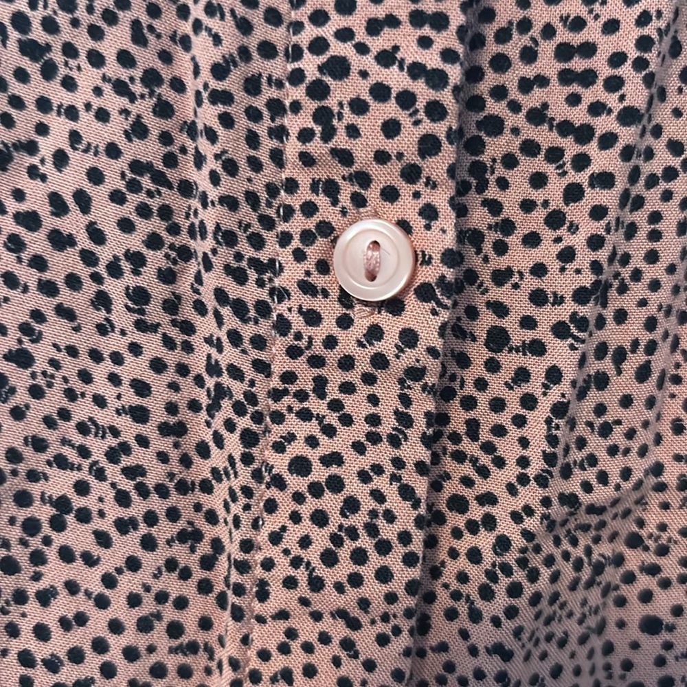 ✨️2/$20 Sleeveless Button-Front Women's Top in Dusty Rose Print - Picture 4 of 7